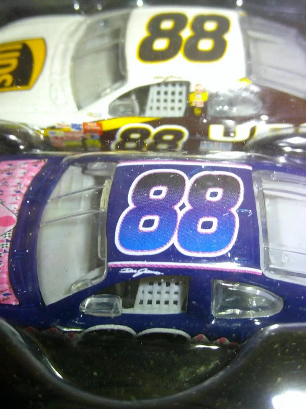 2004 RCCA Race Fans For a Cure Dale Jarrett #88, 1:64 Cars UPS Breast Cancer Tin